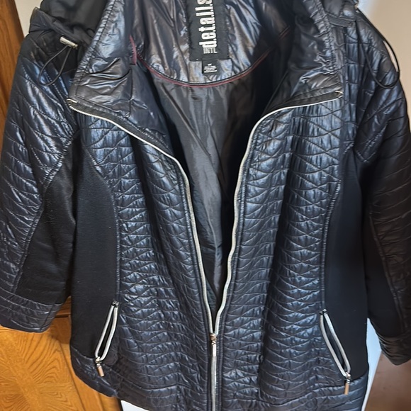 Details quilted Black Winter Jacket - Picture 6 of 7